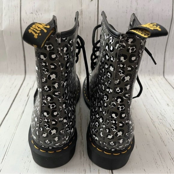 Dr. Martens 1460 Smooth Leather Leopard Boot Women’s Size 7 NWOB - Picture 14 of 16